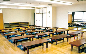 Japanese-style room (wooden floor)